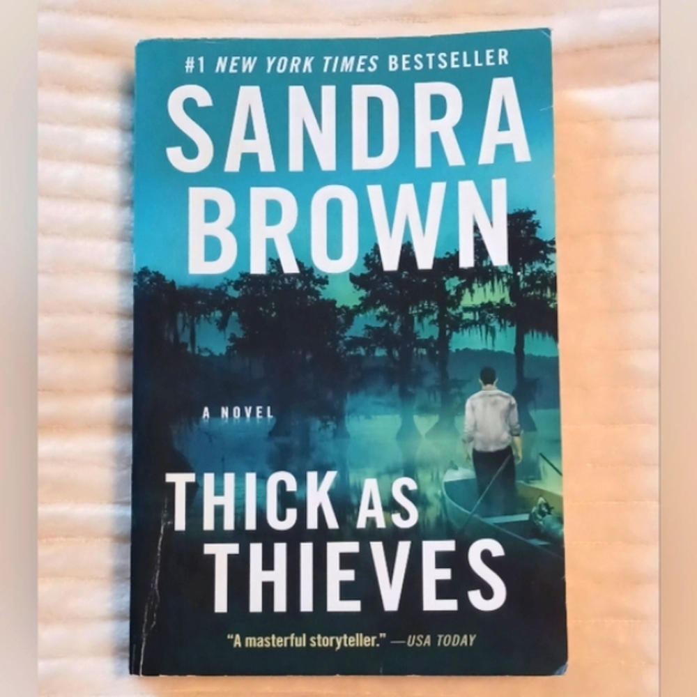 Thick as Thieves By Sandra Brown - Paperback Book